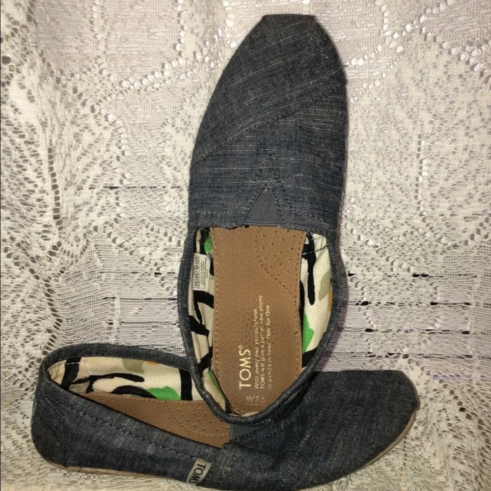 SOLD!!! Denim Toms 7.5